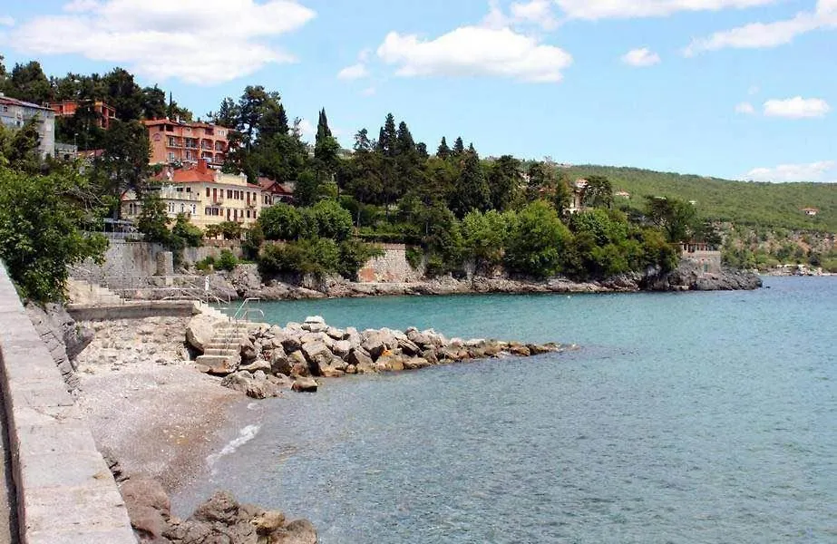 Apartment Studio S Balkonom 10 Metara Od Mora Opatija
