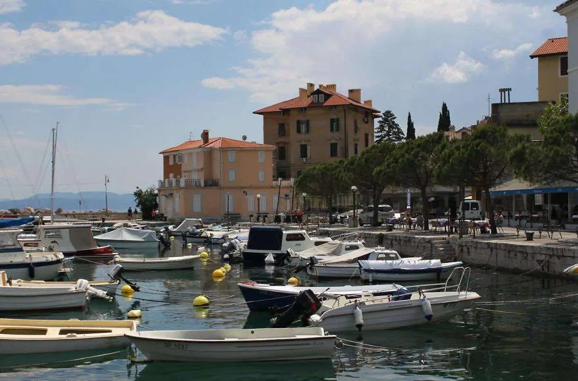 Apartment Studio S Balkonom 10 Metara Od Mora Opatija Croatia